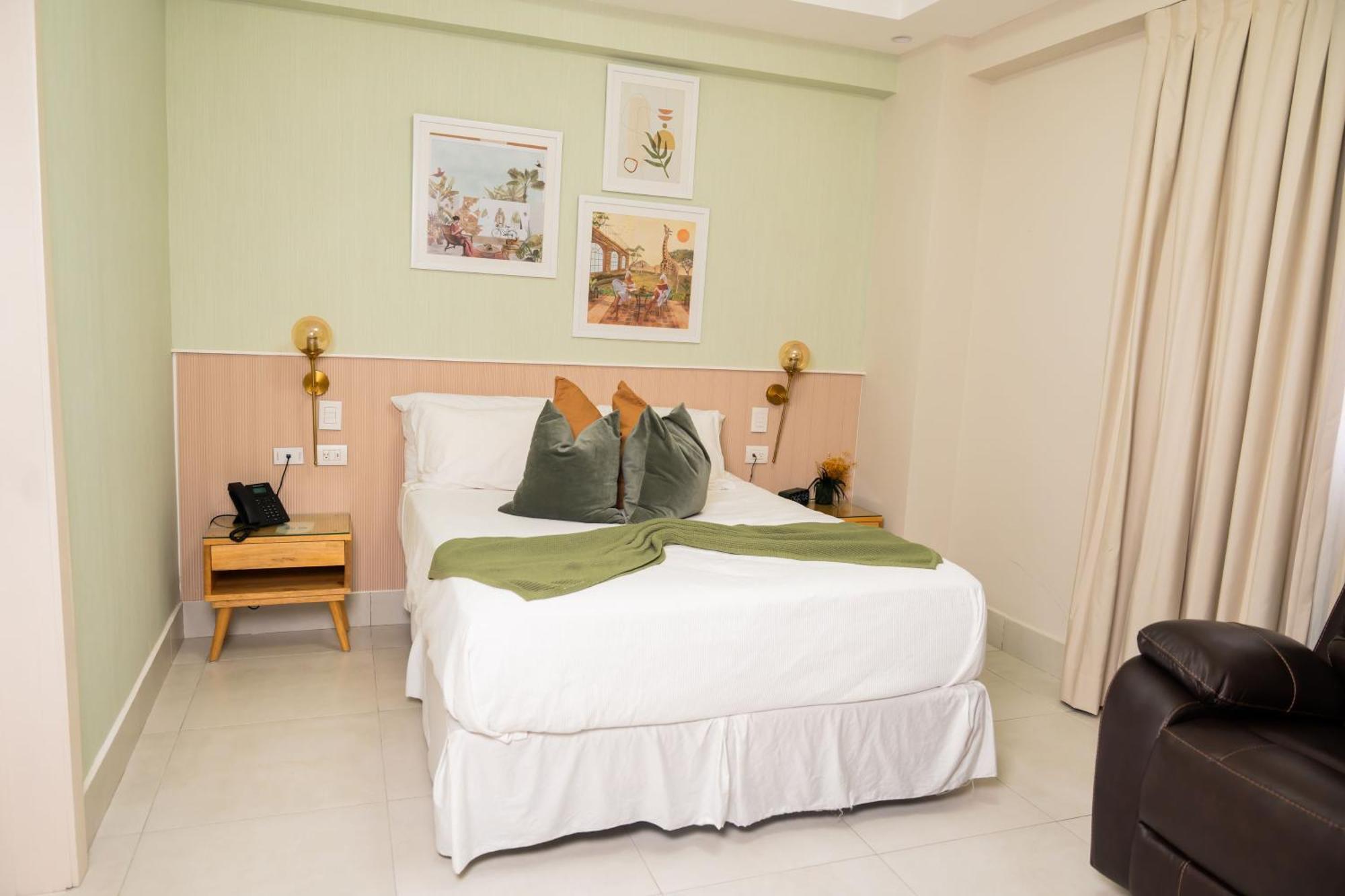Hotel Stay Here Suites Santo Domingo Esterno foto