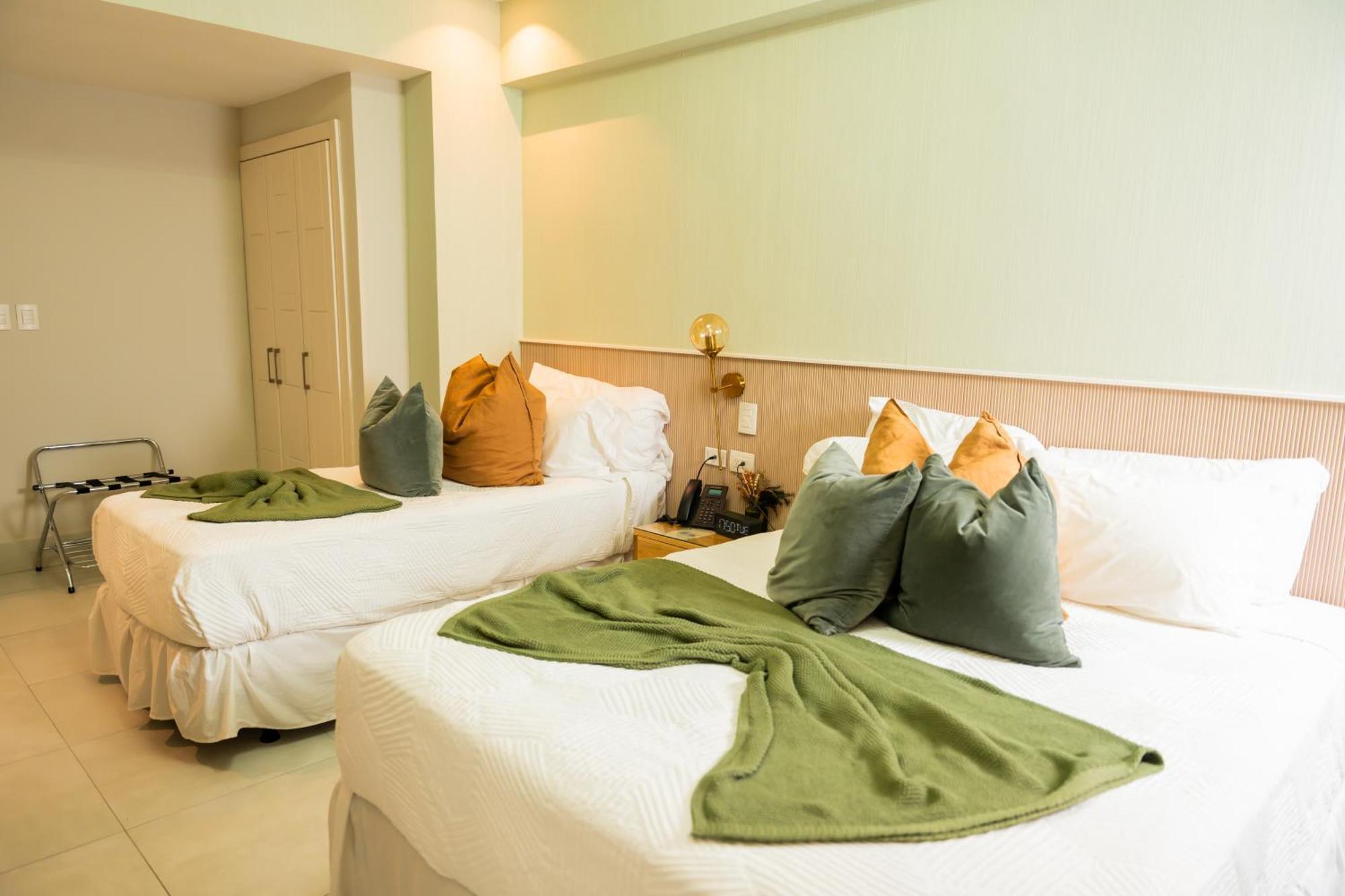 Hotel Stay Here Suites Santo Domingo Esterno foto